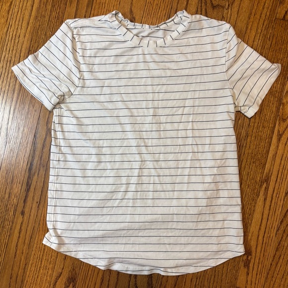 Lululemon Women's Love Crewneck T-Shirt, black and white stripes. Size: 4 - Picture 3 of 5